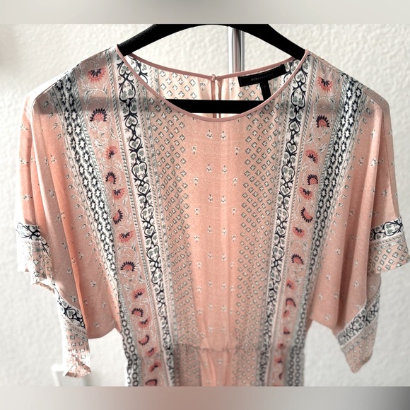 Like New!! BCBG MAXAZRIA - Caiti Kimono Sleeve Romper - Blush Pink - Size XS - Picture 5 of 16